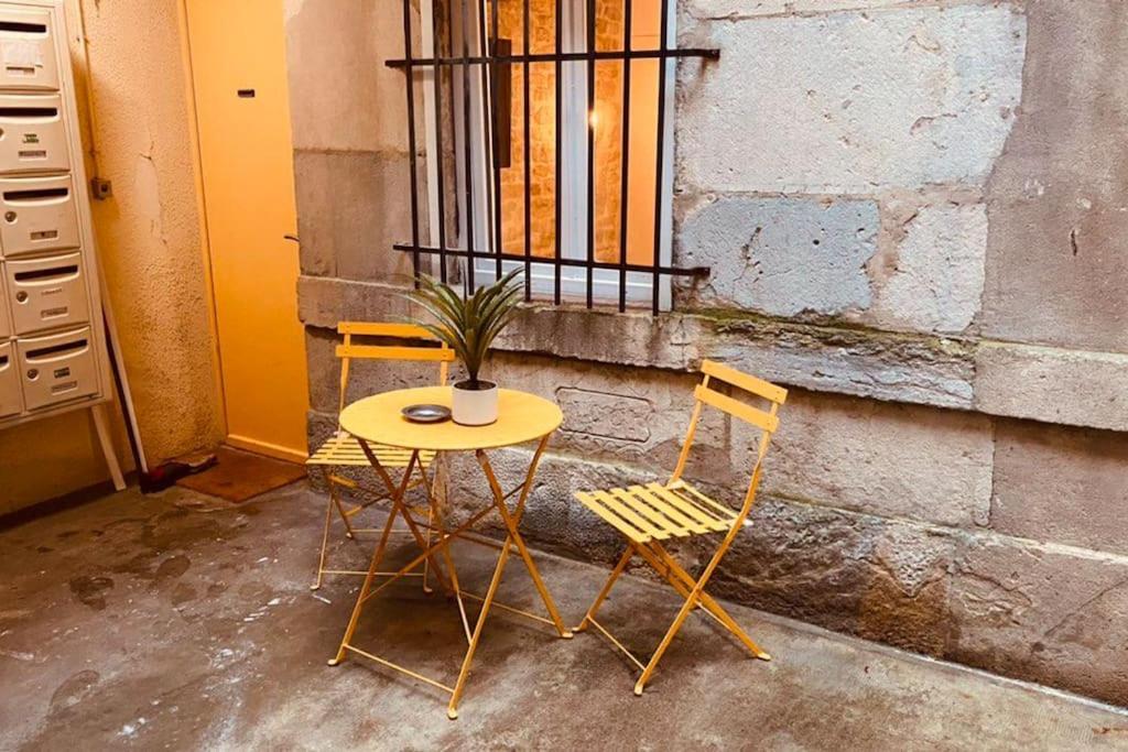 Studio Renove Avec Patio, Coeur Du Centre Ville Besançon Esterno foto