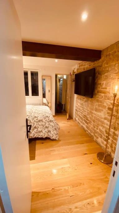 Studio Renove Avec Patio, Coeur Du Centre Ville Besançon Esterno foto