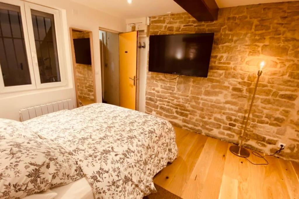 Studio Renove Avec Patio, Coeur Du Centre Ville Besançon Esterno foto